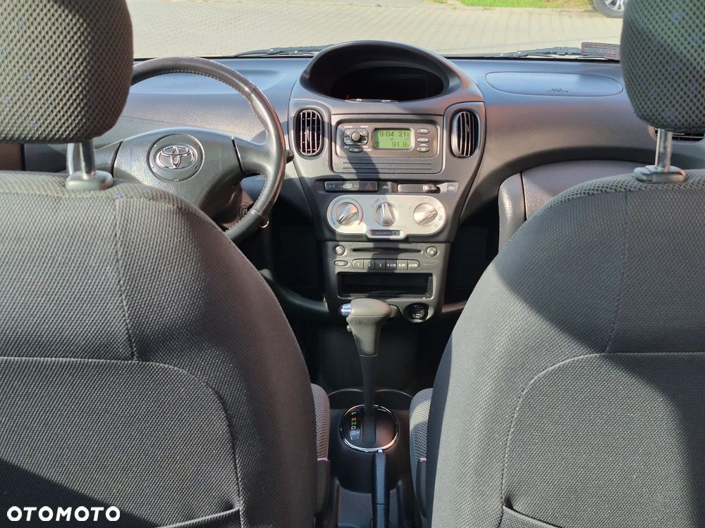 Toyota Yaris Verso - 12