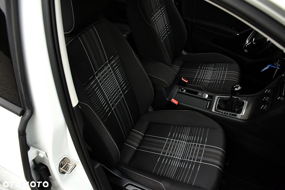 Volkswagen Golf 2.0 TDI BlueMotion Technology Lounge - 29