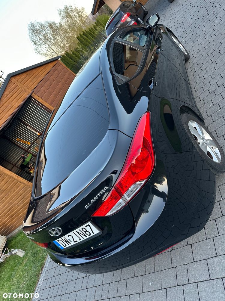 Hyundai Elantra 1.6 Comfort - 11