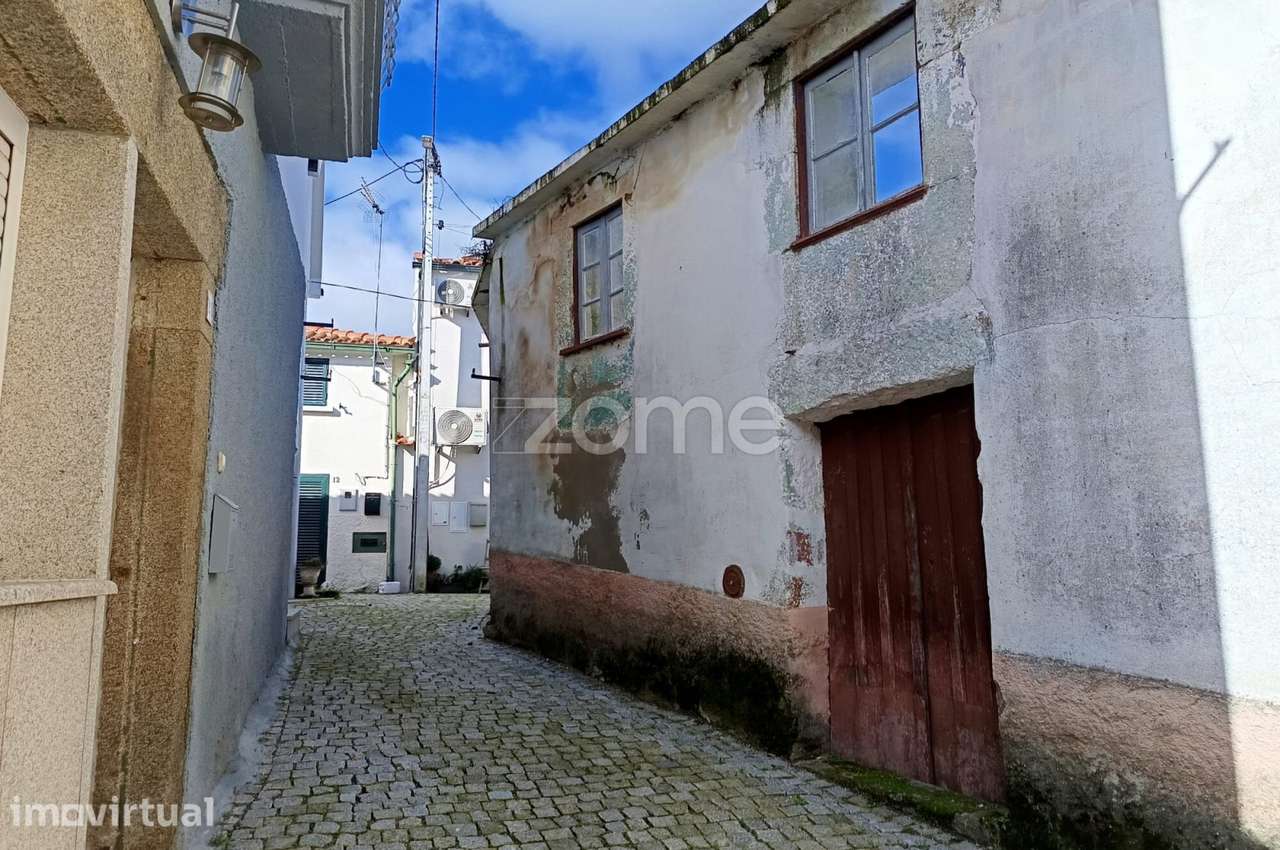 Reerguer com Estilo: Moradia T2 com Vista sobre Paços, Sabrosa