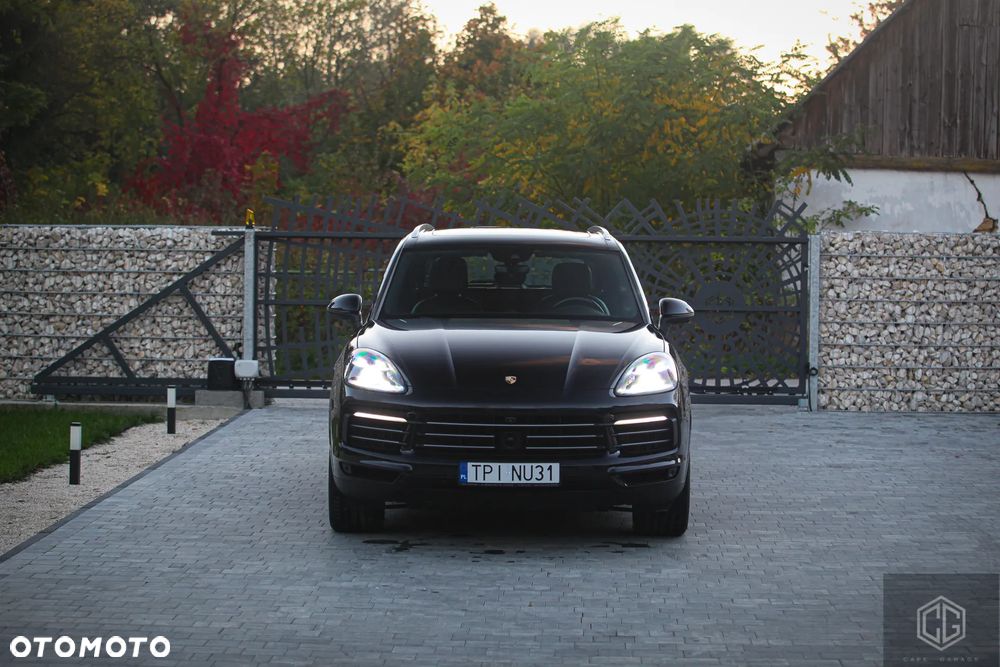 Porsche Cayenne - 1