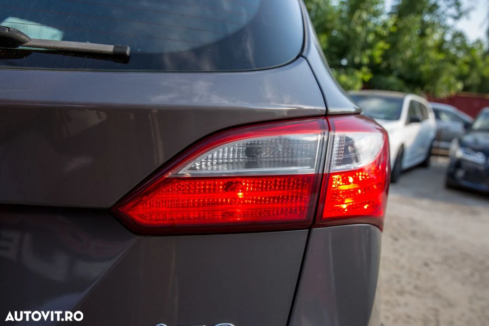Hyundai i30 blue Kombi 1.6 CRDi YES! Gold - 15