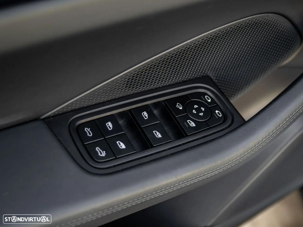 Porsche Macan Electric - 41