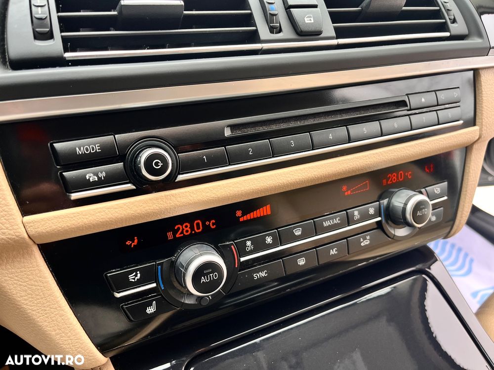 BMW Seria 5 525d Aut. Luxury Line - 24