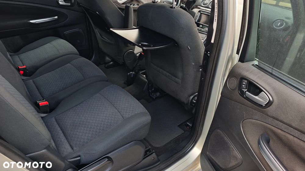 Ford Galaxy 2.0 Ghia - 36