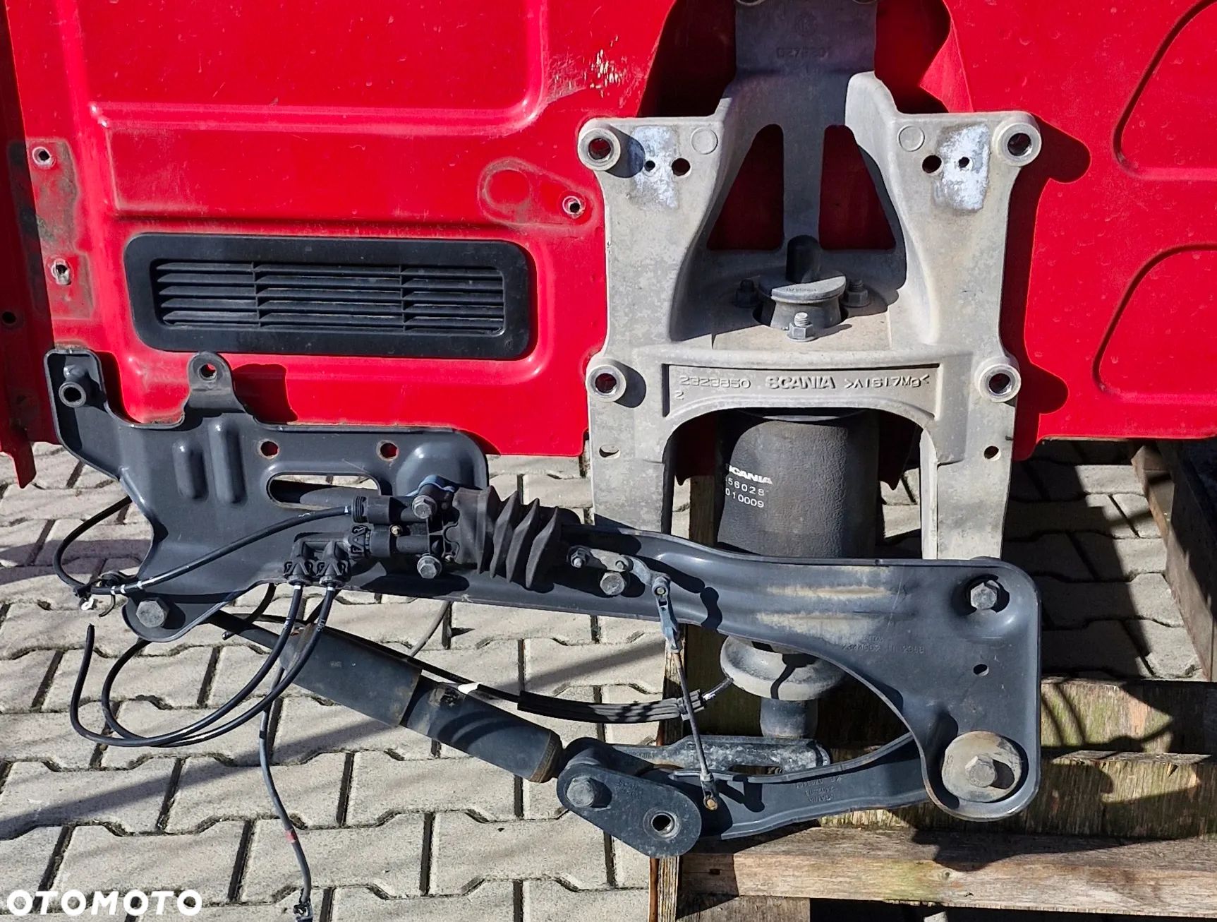 SCANIA S NGT ZAWIESZENIE KABINY TYŁ L/P - 1