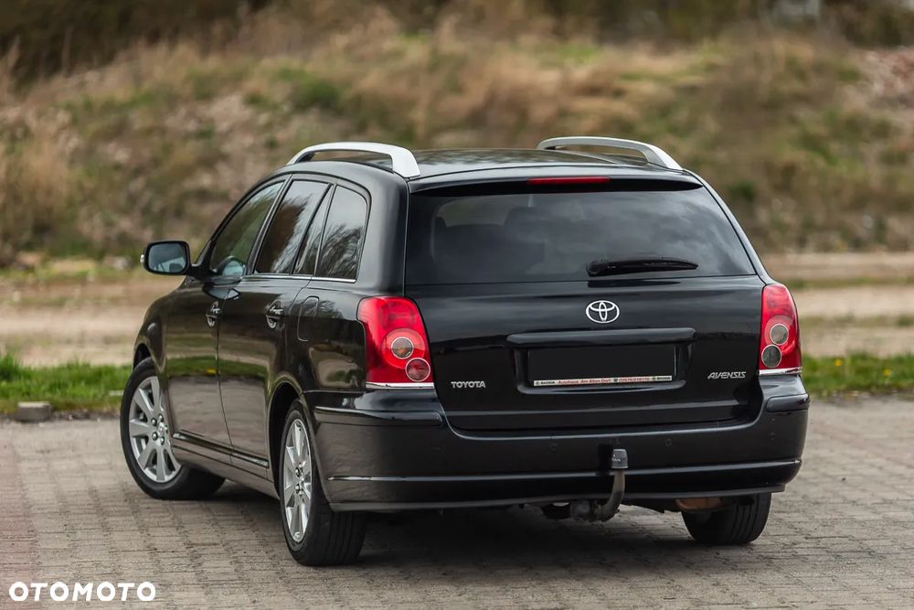 Toyota Avensis 1.8 VVT-i Combi - 16