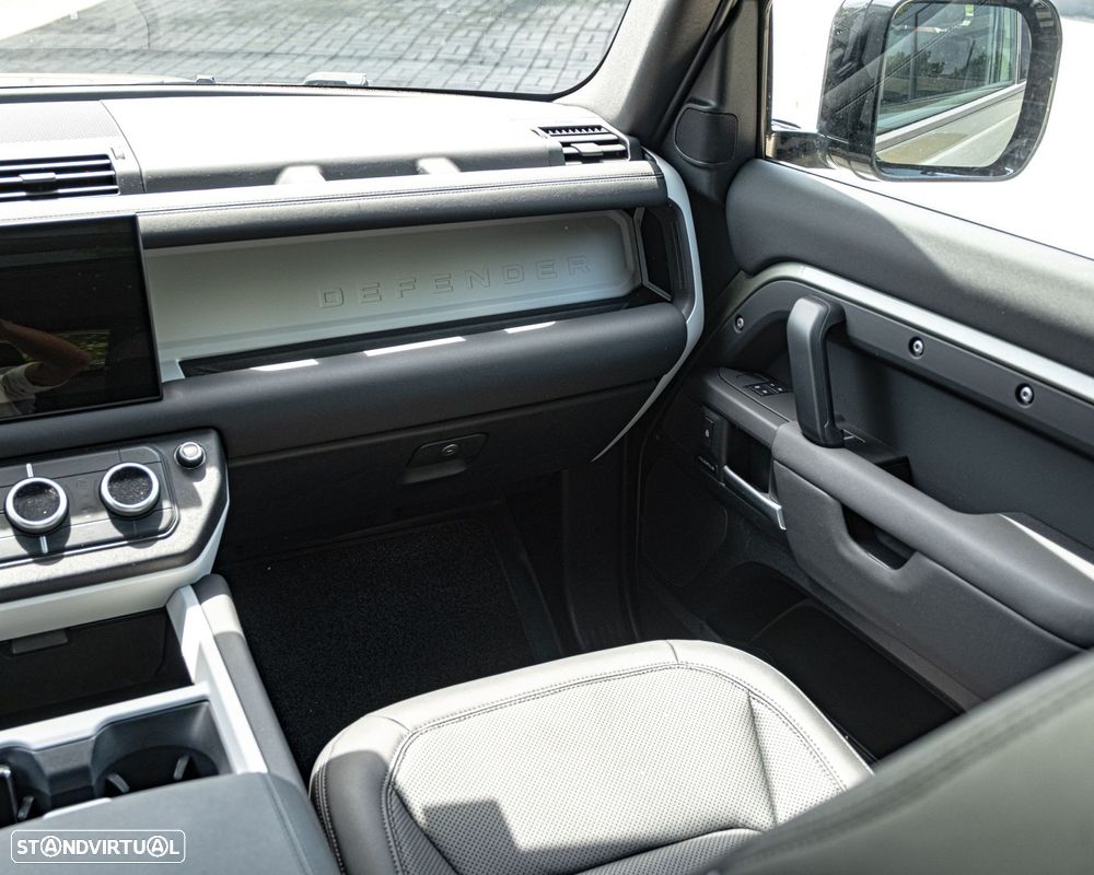 Land Rover Defender 2.0 P300e 110 AWD X-Dynamic SE - 11