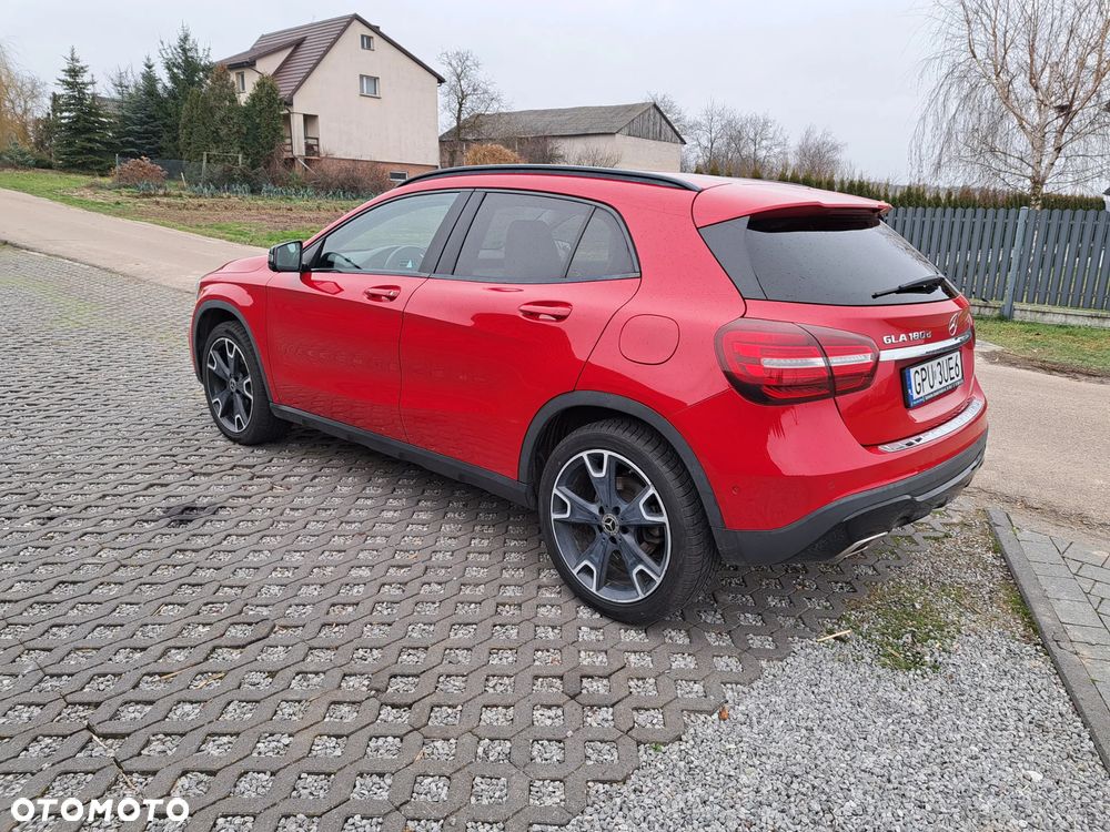 Mercedes-Benz GLA 180 d 7G-DCT Urban - 5