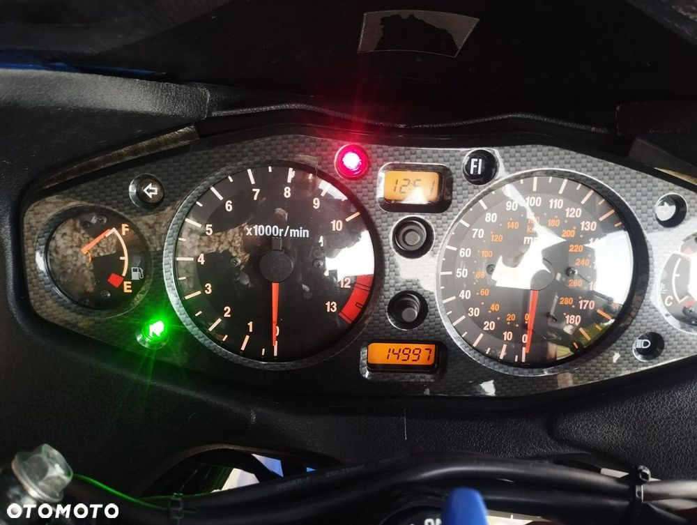 Suzuki GSX-R - 6