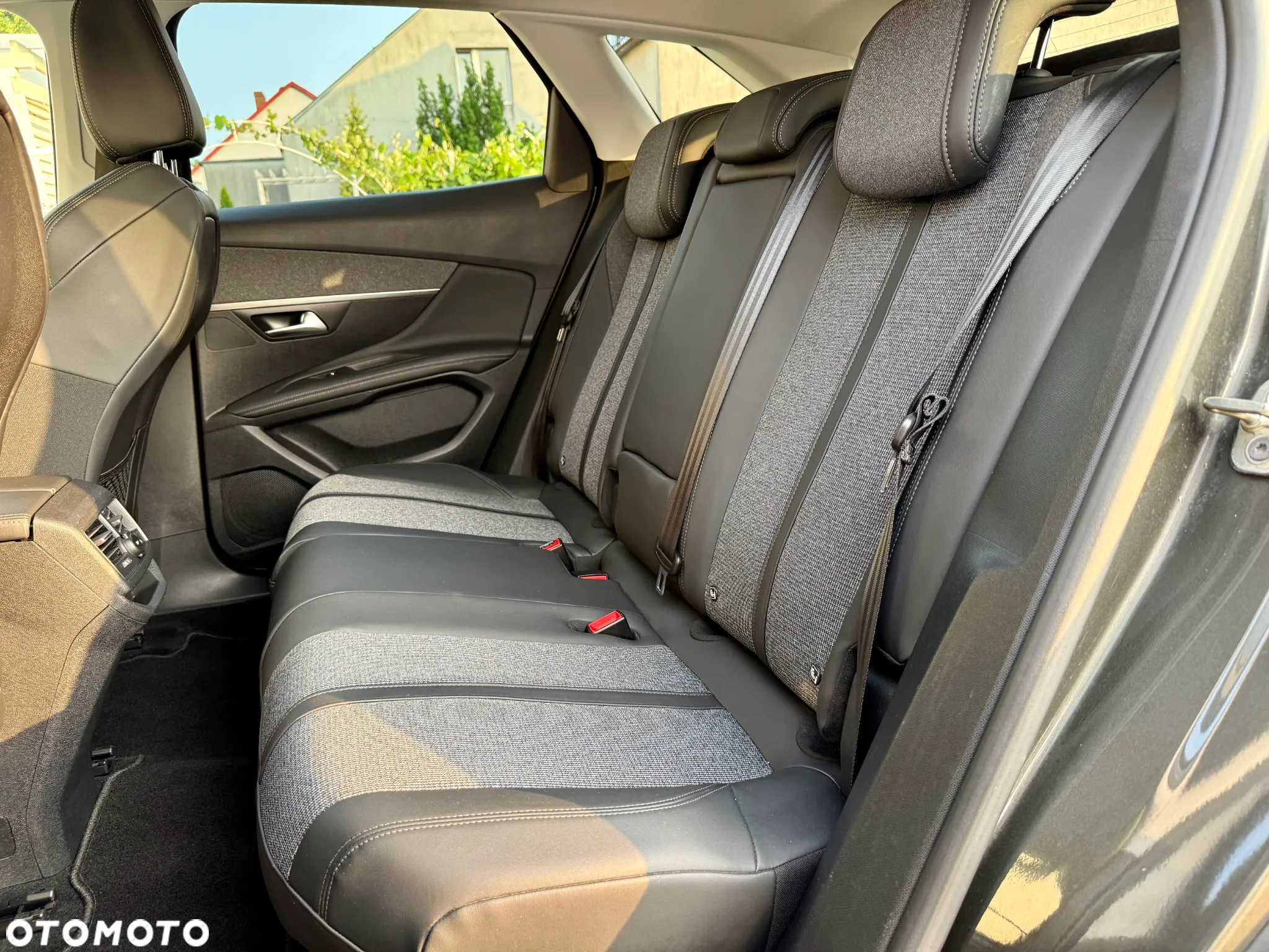 Peugeot 3008 1.5 BlueHDi Allure S&S - 28