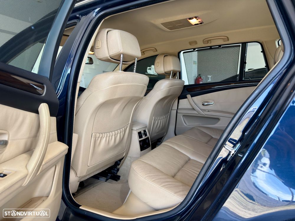 BMW 520 dA Touring Executive - 23