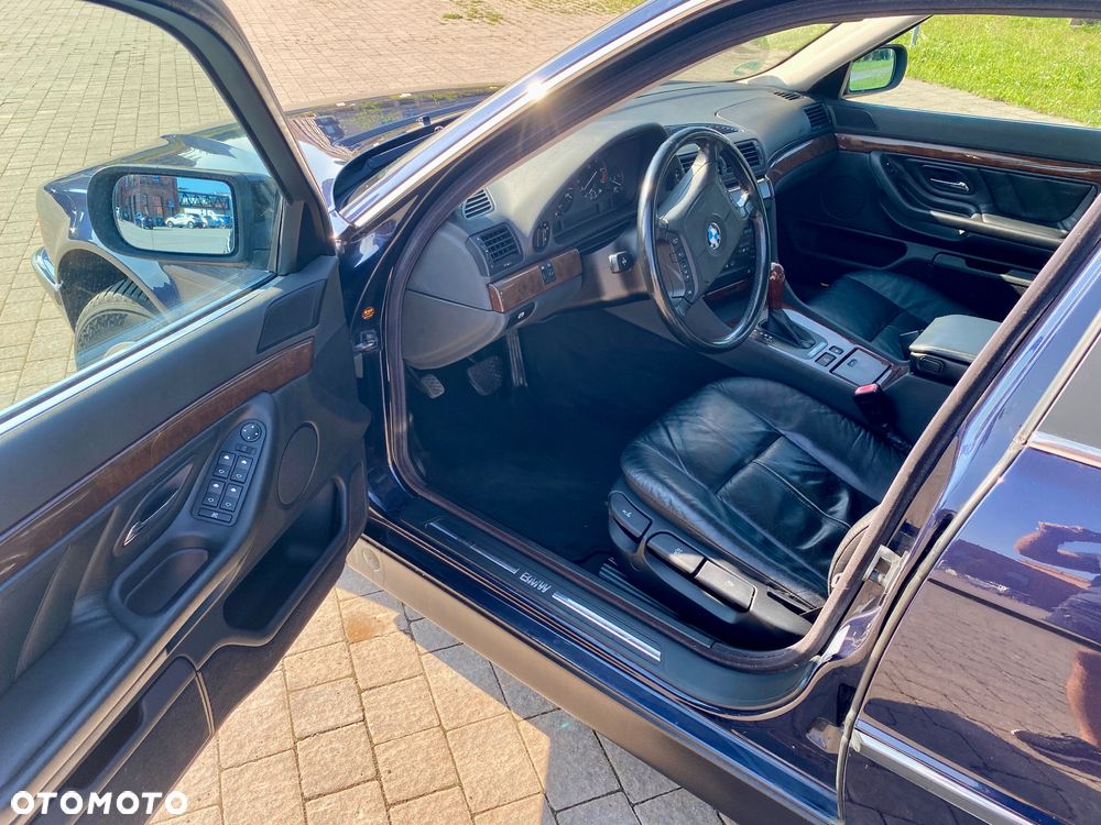 BMW Seria 7 728i L - 12