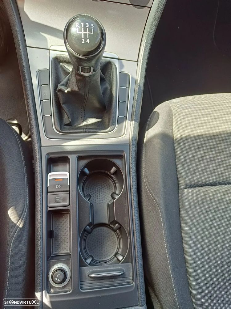 VW Golf 1.6 TDi Trendline BlueMotion - 11