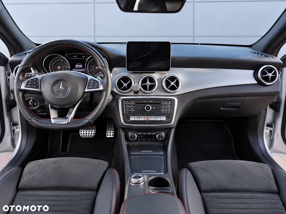 Mercedes-Benz CLA 220 4-Matic - 13