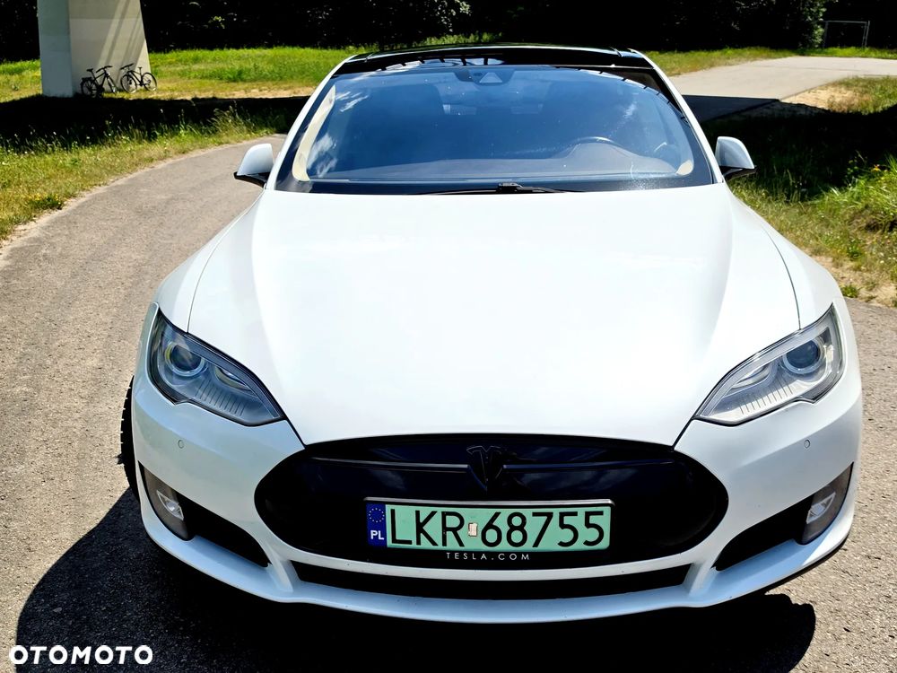 Tesla Model S - 3
