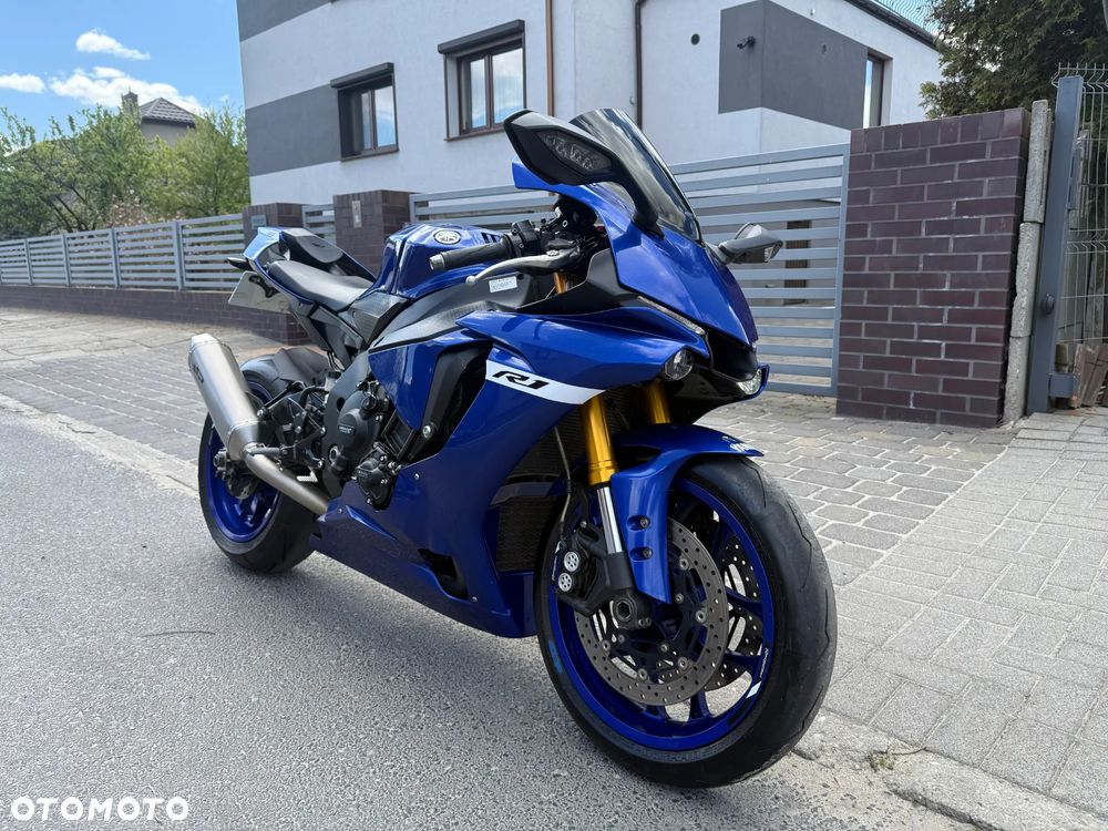 Yamaha R1 - 1
