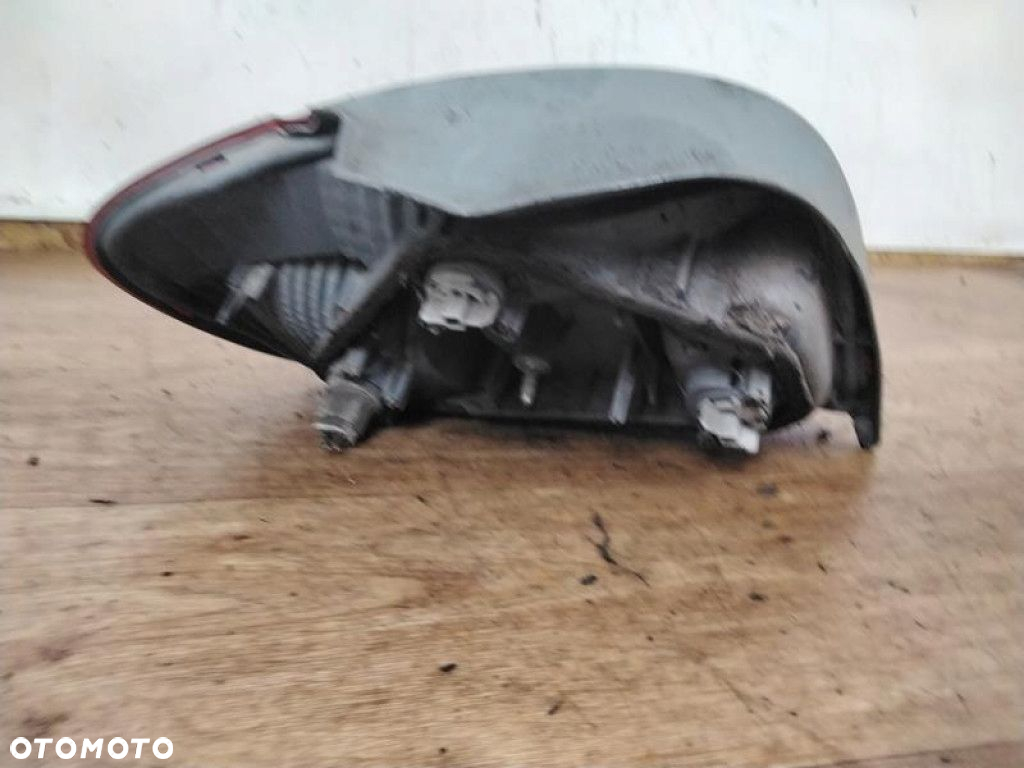 TOYOTA YARIS LIFT LAMPA TYŁ PRAWA - 2