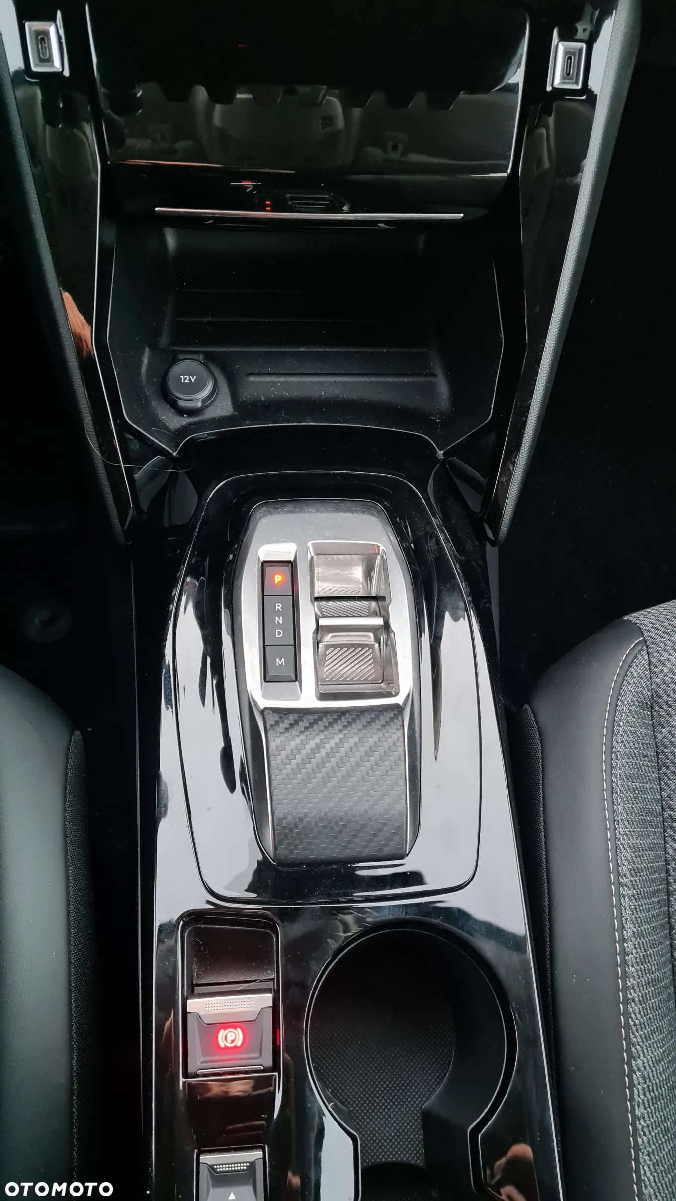 Peugeot 208 - 15