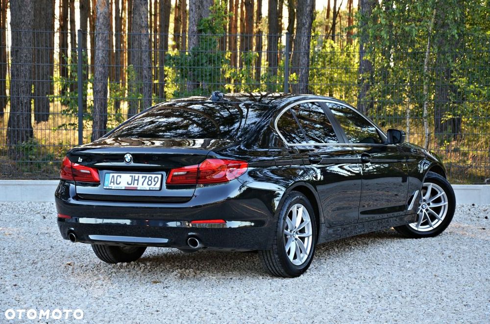 BMW Seria 5 520d Sport Line - 4