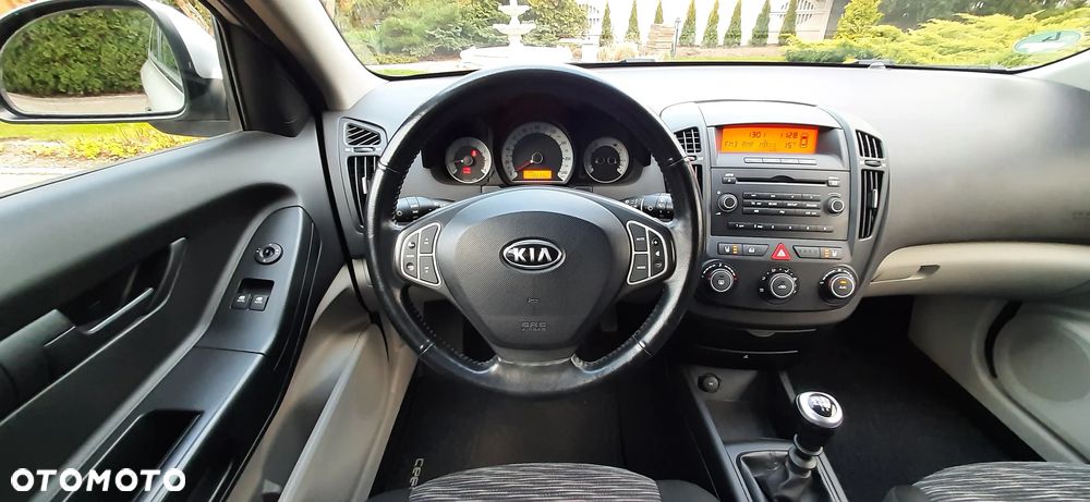Kia Ceed - 22