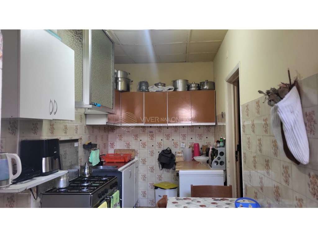 Moradia T2 para recuperar com 76 m² Garagem e Terraços - Grande imagem: 5/10