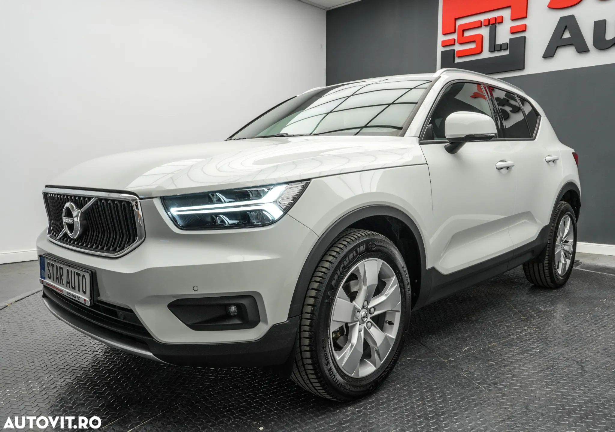 Volvo XC 40 T3 AT8 Momentum Pro - 1
