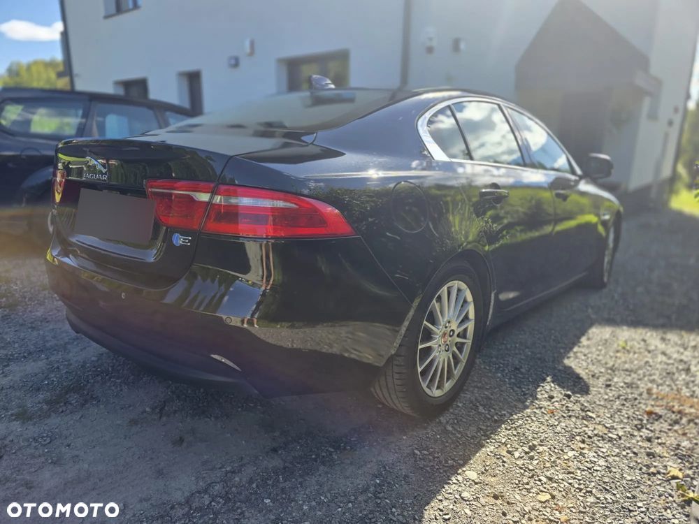 Jaguar XE 2.0 D Prestige - 6