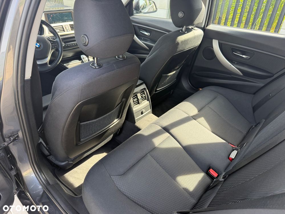 BMW Seria 3 328i xDrive Sport-Aut - 31