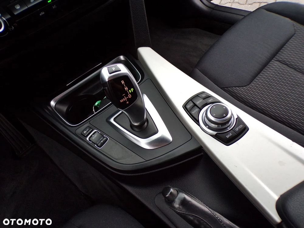 BMW Seria 3 320d - 23