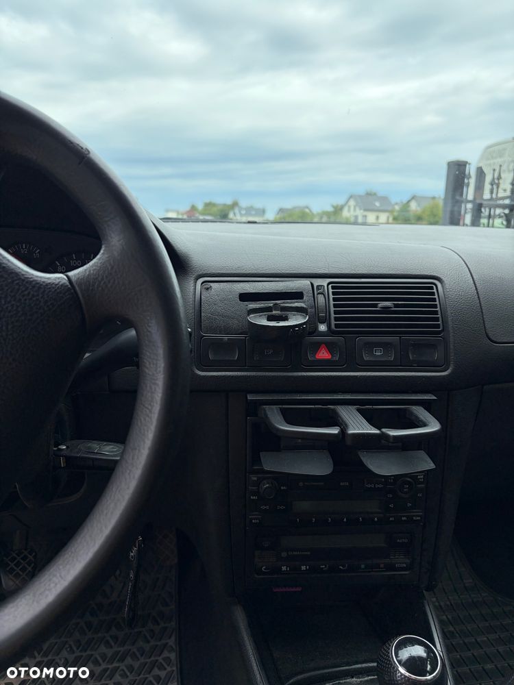 Volkswagen Golf 1.9 TDI Highline - 8