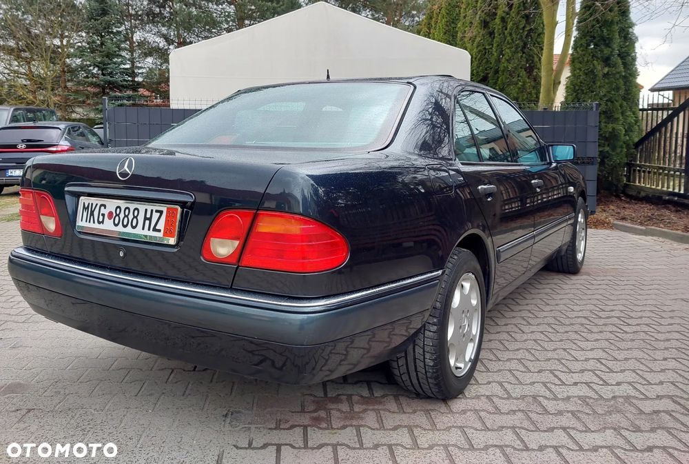 Mercedes-Benz Klasa E - 24