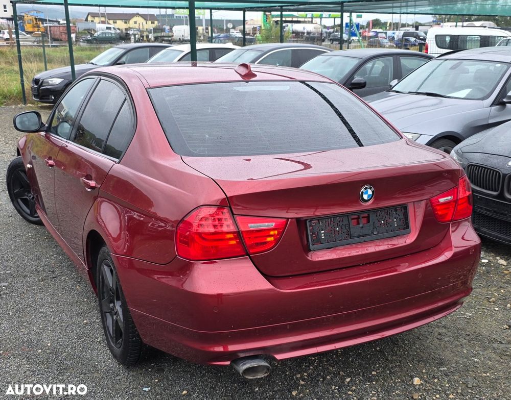 BMW Seria 3 320d EfficientDynamics Edition - 14