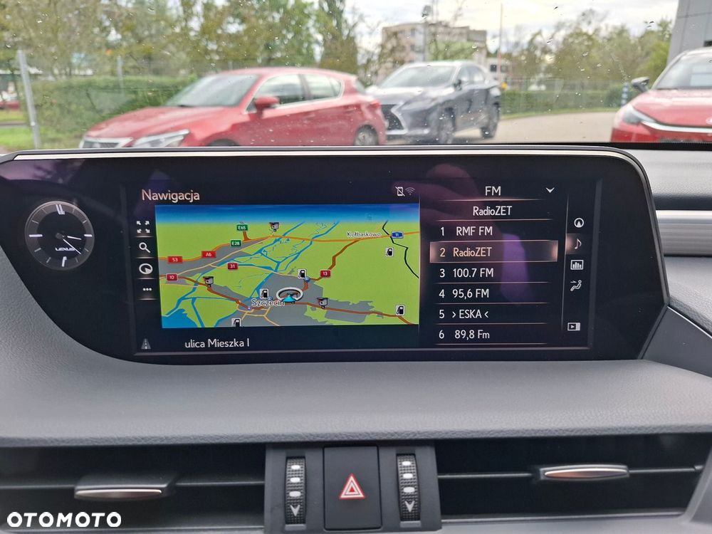 Lexus ES 300h F Sport Edition - 22