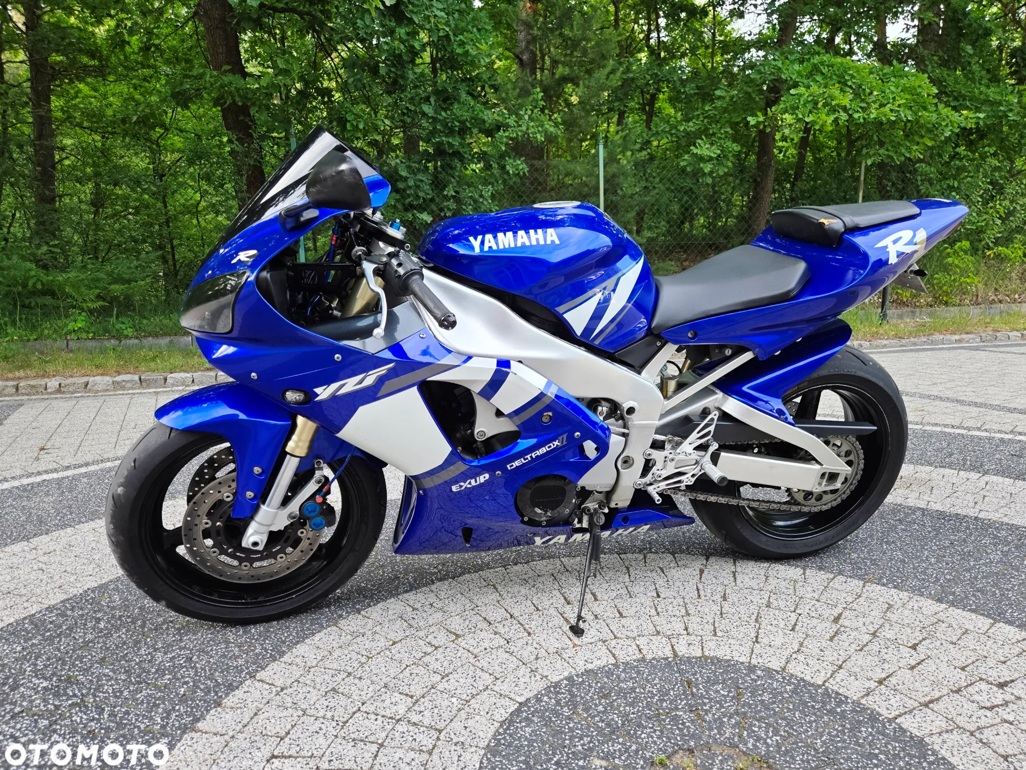 Yamaha R1 - 10