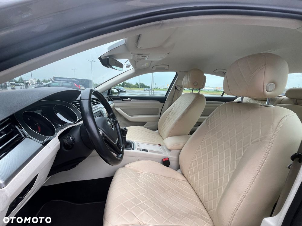 Volkswagen Passat 1.6 TDI BMT Comfortline - 11