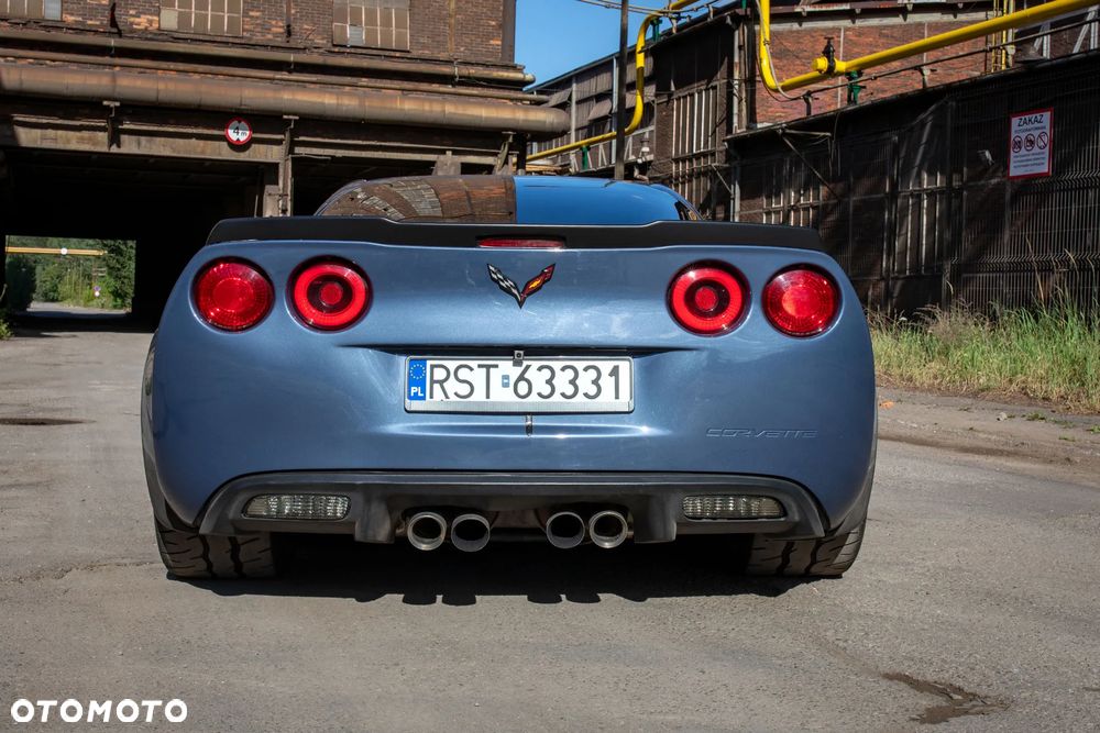 Chevrolet Corvette - 21
