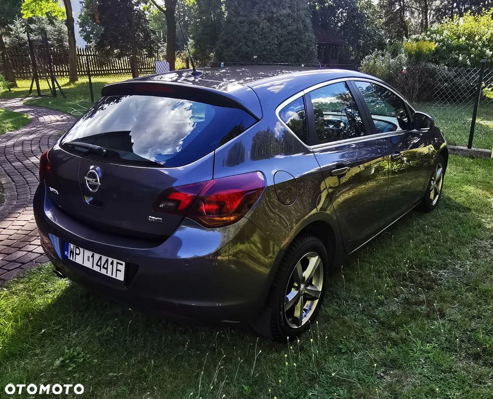 Opel Astra 2.0 CDTI Cosmo - 4