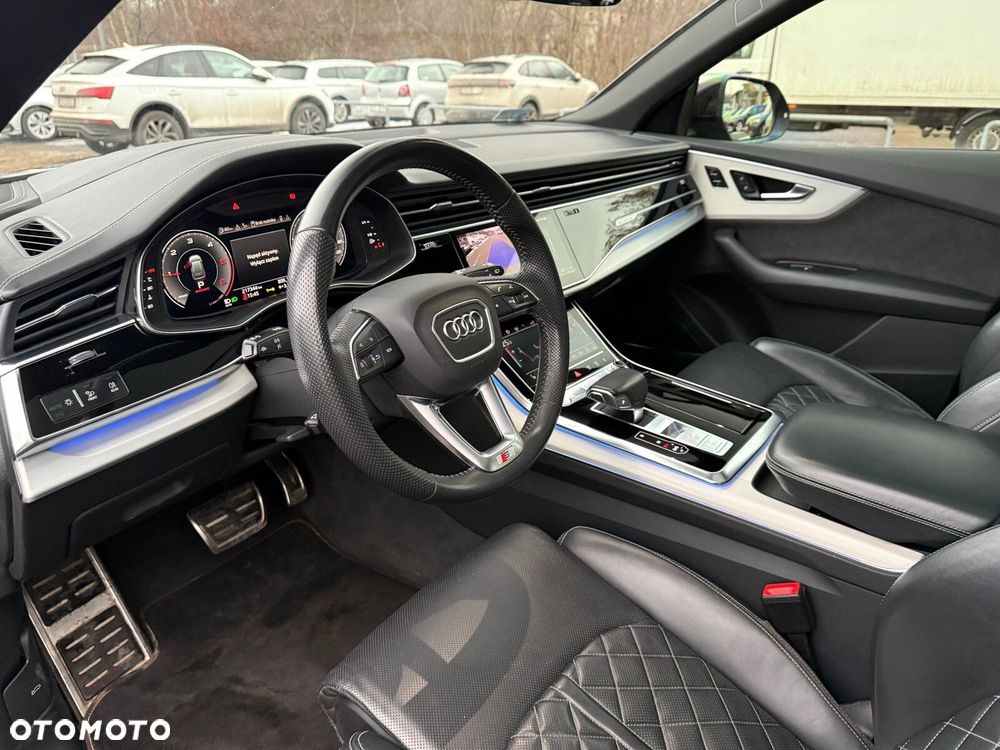 Audi Q8 - 10