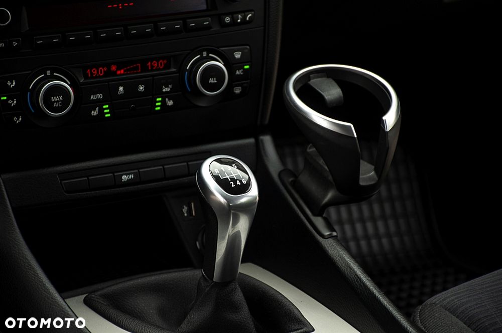BMW X1 sDrive18i xLine - 32