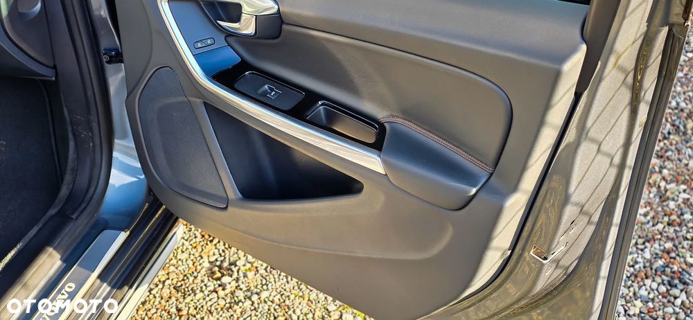 Volvo S60 T5 AWD Summum - 16