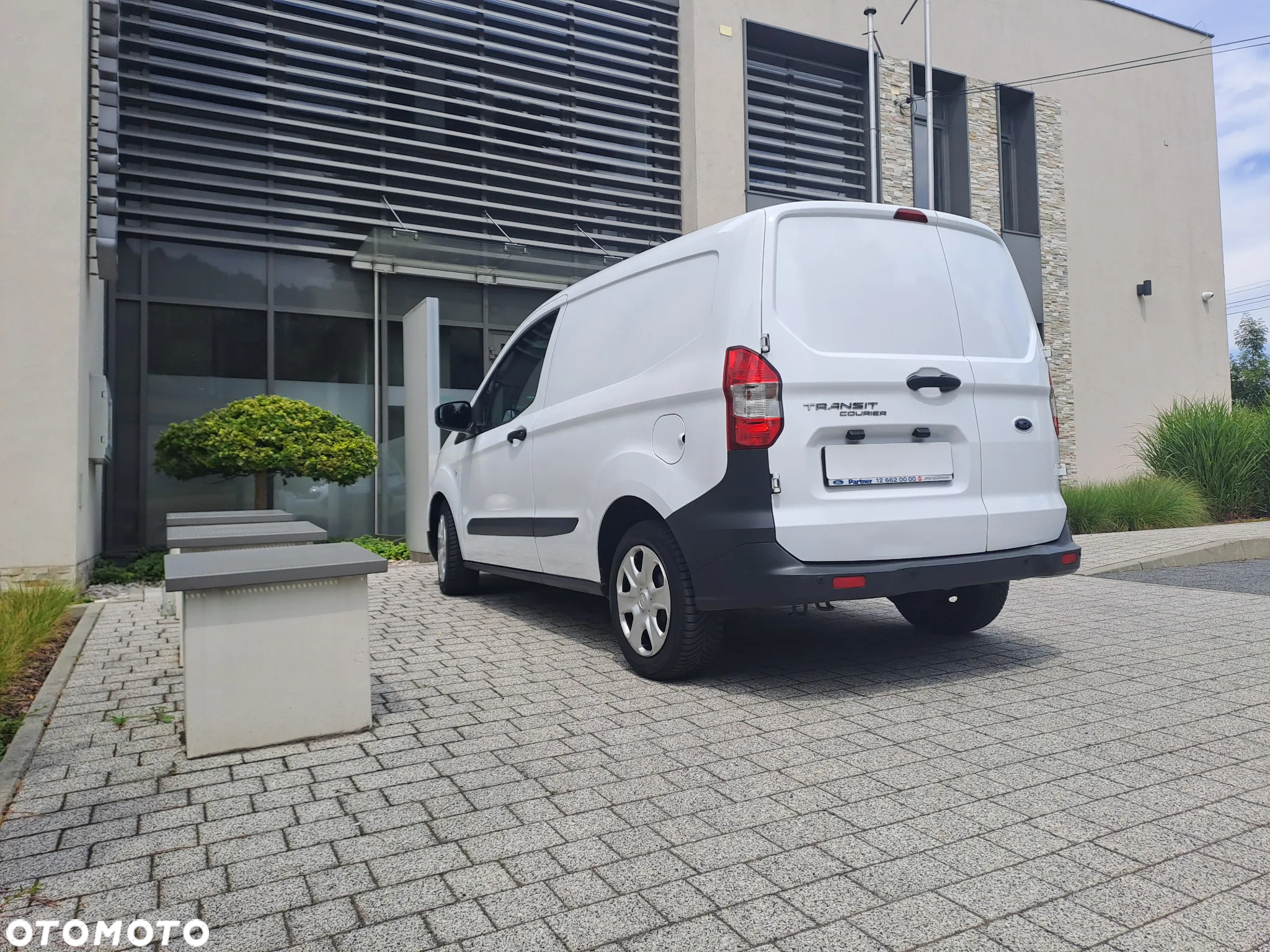 Ford Courier - 2