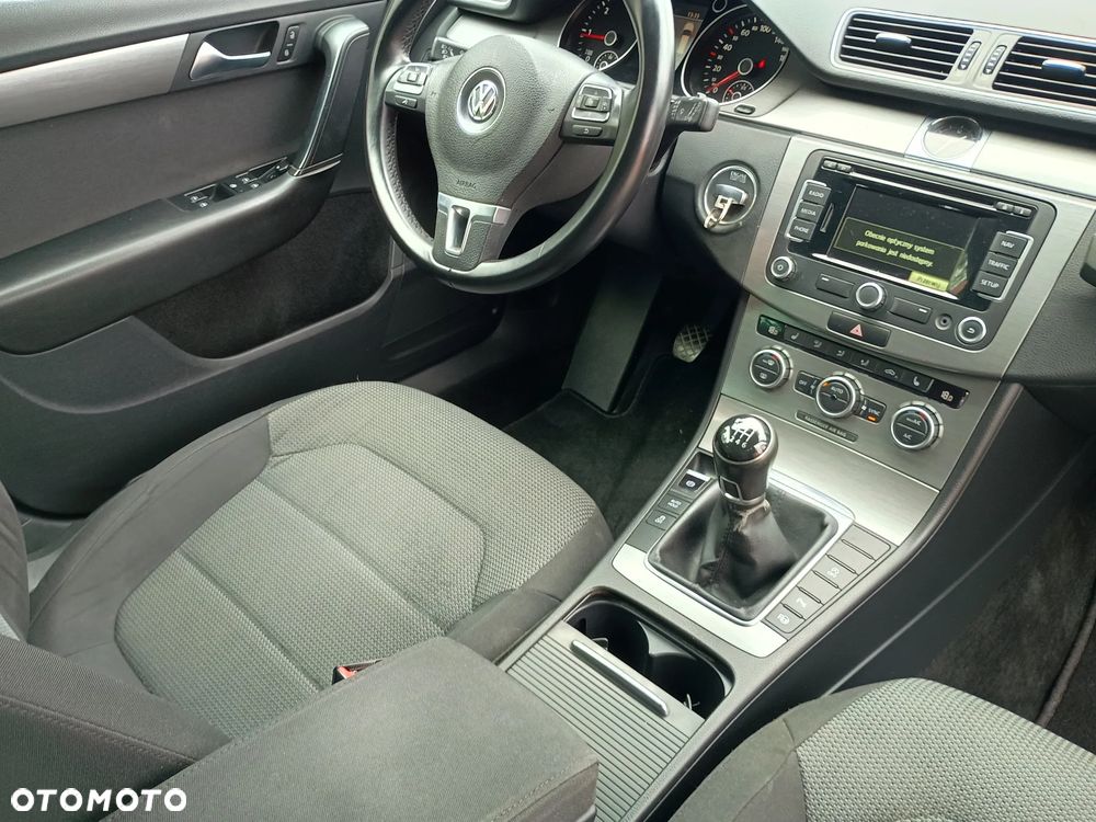 Volkswagen Passat 2.0 Blue TDI SCR Trendline - 13