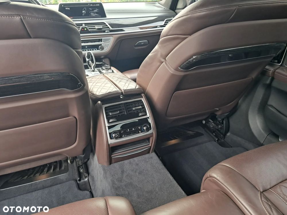 BMW Seria 7 750Li xDrive - 16