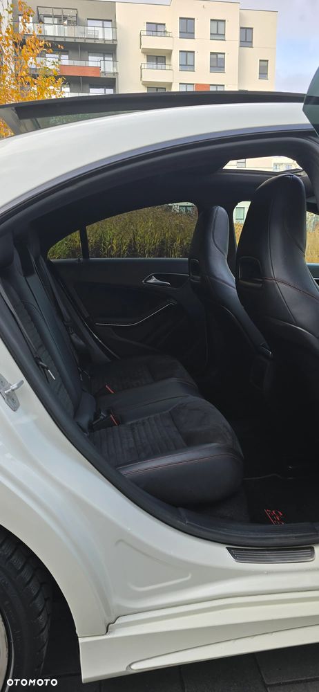 Mercedes-Benz GLA - 14