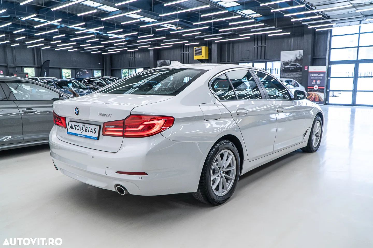 BMW Seria 5 520i Aut. Sport Line - 7