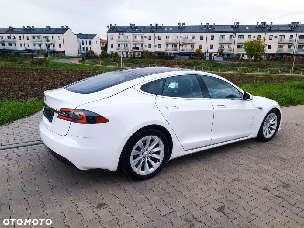 Tesla Model S Long Range Plus - 3