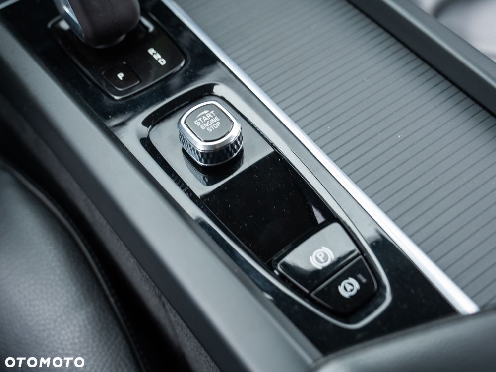 Volvo XC 60 B4 D AWD Geartronic Momentum Pro - 34
