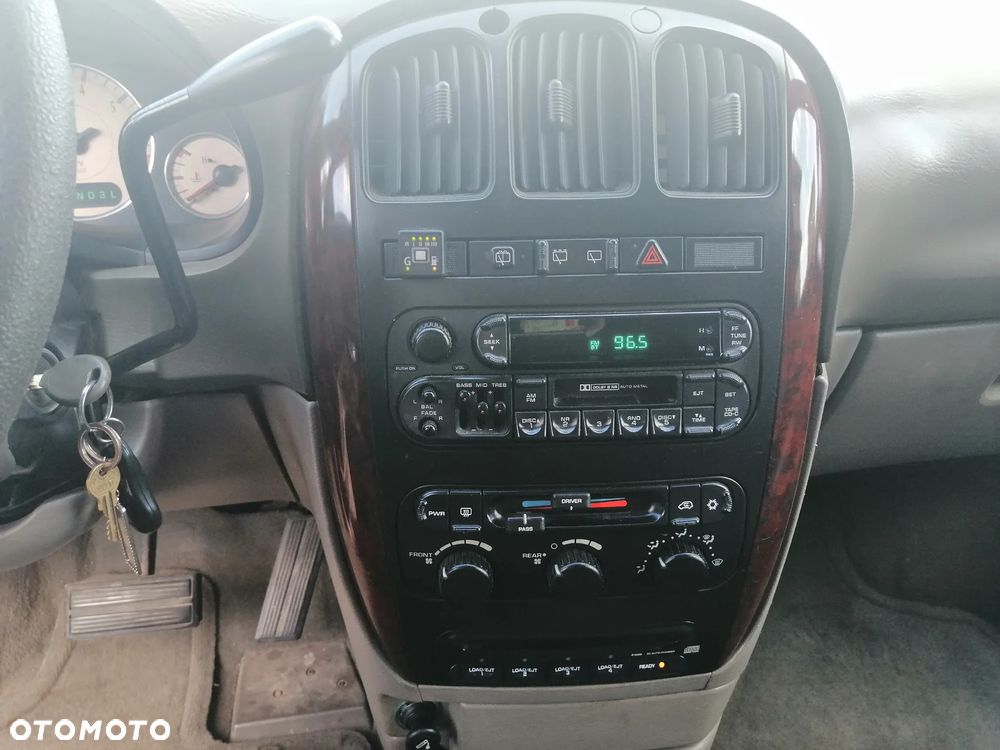Chrysler Voyager 3.3 LX - 14