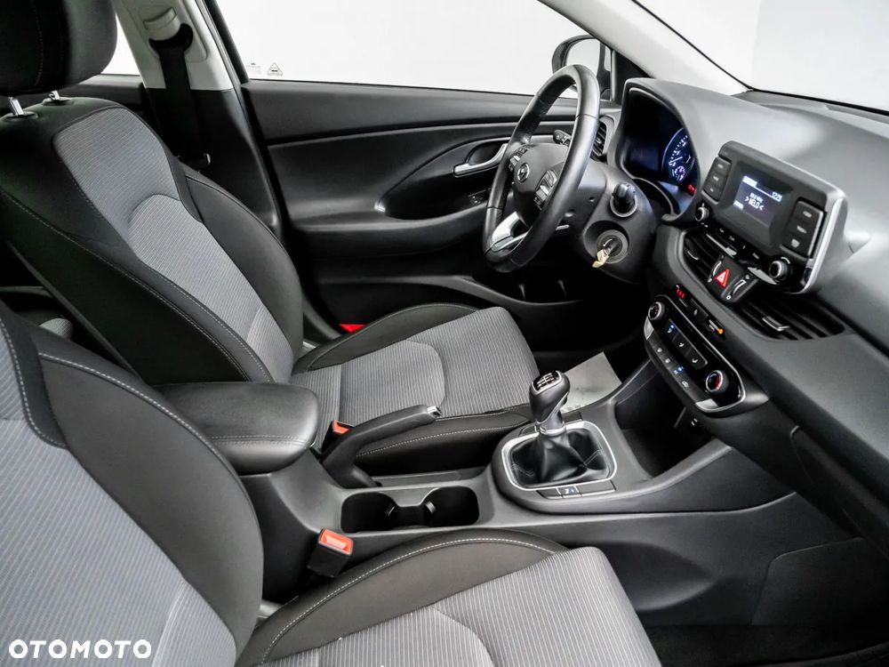 Hyundai i30 1.5 DPI Classic + - 19